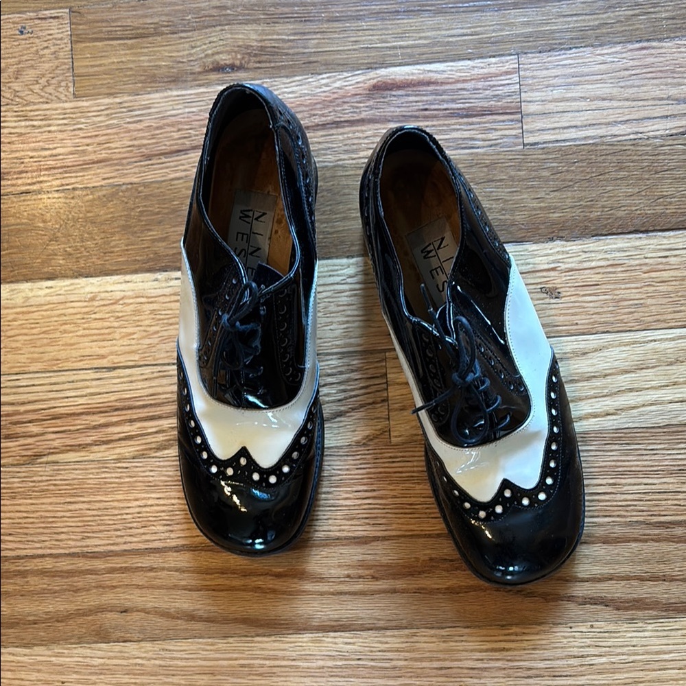 Women’s Nine West Black and White Patent Leather Oxford Shoes, Size 8 1/2